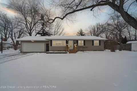 7261 Pebble Pl, Grand Ledge, MI 48837