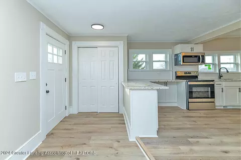 Kitchen - 10105 W Howe Rd, Eagle, MI 48822 photo 6 of 6