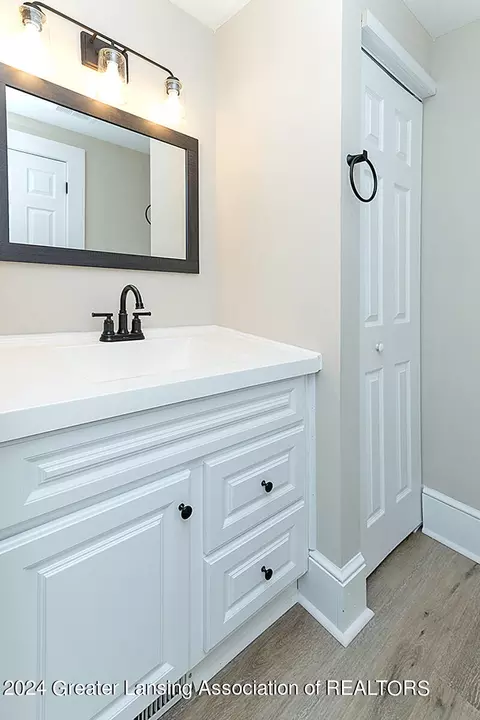 Bath - 10105 W Howe Rd, Eagle, MI 48822 photo 2 of 4