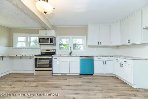 Kitchen - 10105 W Howe Rd, Eagle, MI 48822 photo 3 of 6