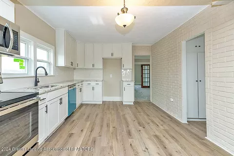 Kitchen - 10105 W Howe Rd, Eagle, MI 48822 photo 2 of 6