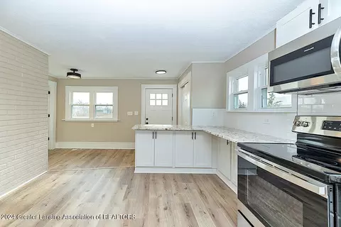 Kitchen - 10105 W Howe Rd, Eagle, MI 48822 photo 5 of 6