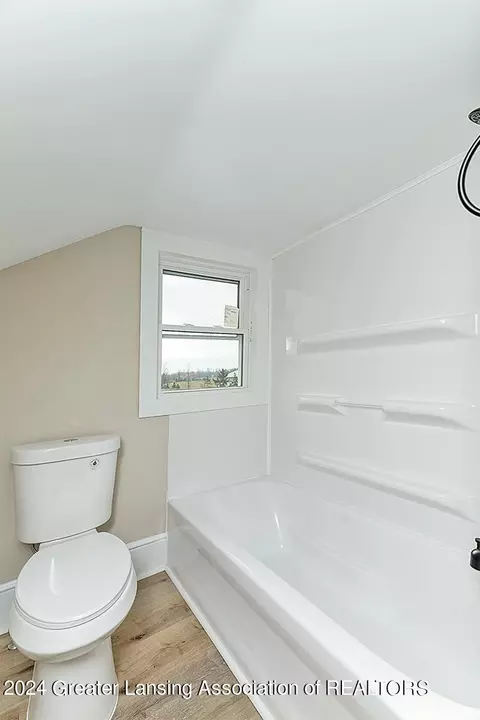 Bath - 10105 W Howe Rd, Eagle, MI 48822 photo 3 of 4