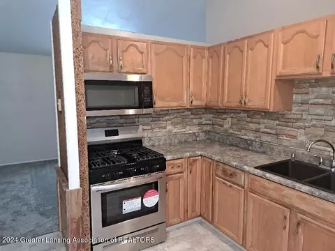 4131 Heathgate Dr, Lansing, MI 48911 photo 4