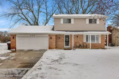 428 Farmstead Ln, Lansing, MI 48917