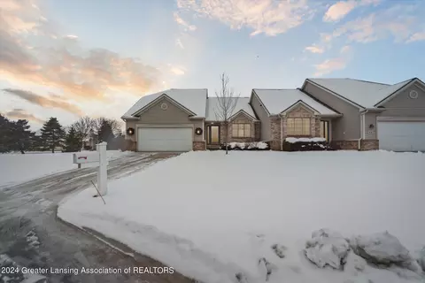 620 Burgenstock Dr, Lansing, MI 48917