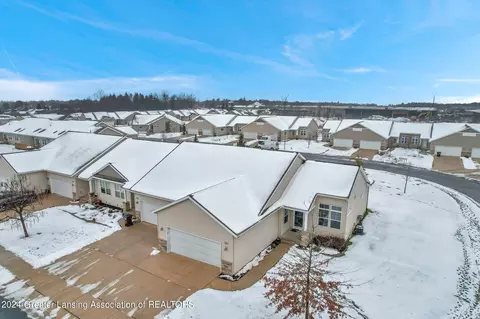 232 Barrington Cir, Lansing, MI 48917