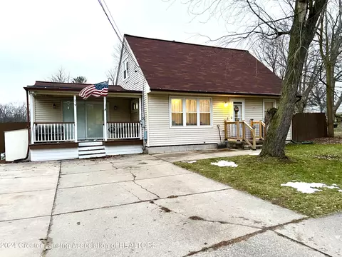 219 Lynwood Cir, Lansing, MI 48906