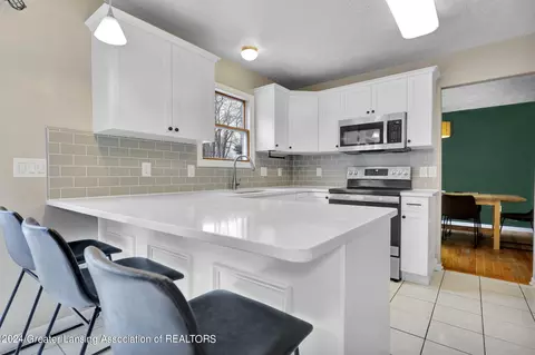 2900 Forest Rd, Lansing, MI 48910 photo 11