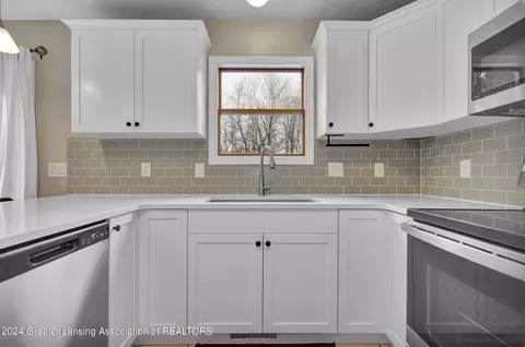 2900 Forest Rd, Lansing, MI 48910 photo 9