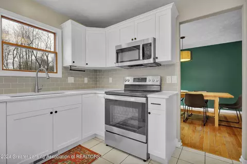 2900 Forest Rd, Lansing, MI 48910 photo 10