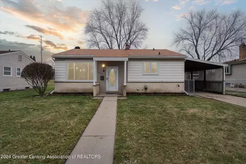 814 Sandlyn Dr, Lansing, MI 48910