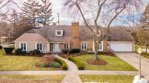 1541 Stanlake Dr, East Lansing, MI 48823
