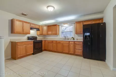 415 Dean Dr, Owosso, MI 48867 photo 10