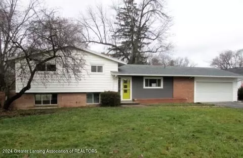 1611 Woodside Dr, East Lansing, MI 48823