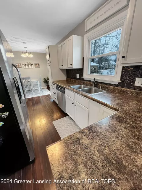 703 E Cass St, Saint Johns, MI 48879 photo 9