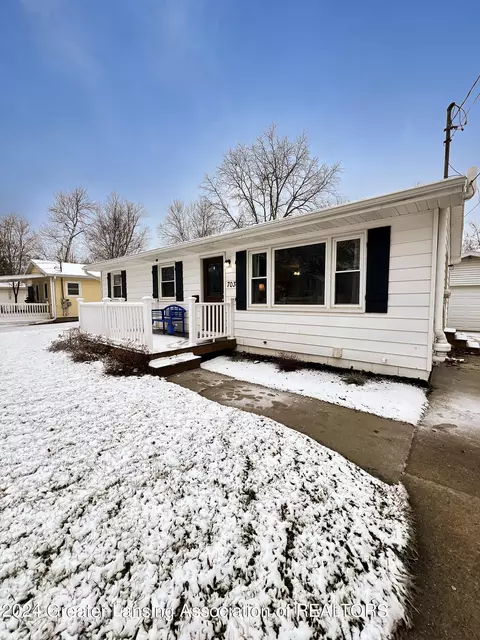 703 E Cass St, Saint Johns, MI 48879
