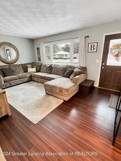 703 E Cass St, Saint Johns, MI 48879 photo 6