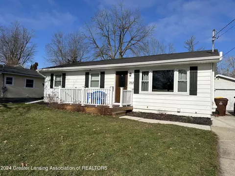 703 E Cass St, Saint Johns, MI 48879 photo 3