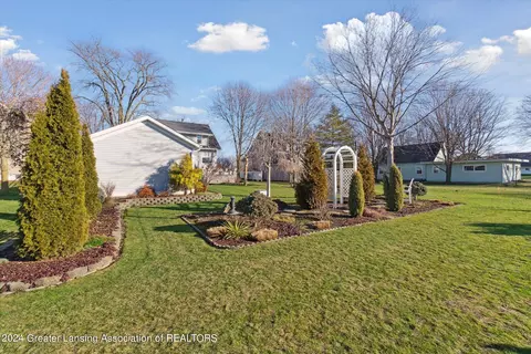 Exterior - 437 N Sorrell St, Fowler, MI 48835 photo 9 of 18
