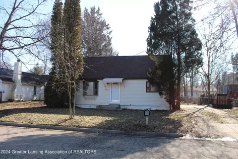 403 W 3rd St, Charlotte, MI 48813