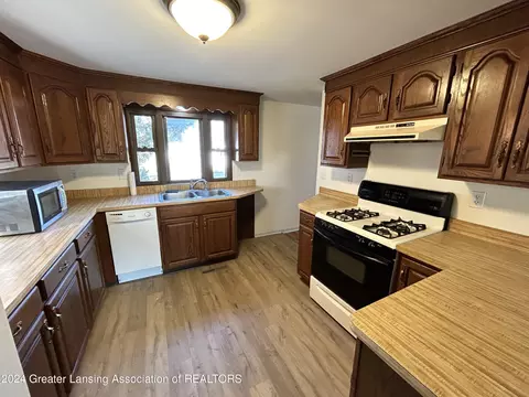 Kitchen - 403 W 3rd St, Charlotte, MI 48813 photo 3 of 5