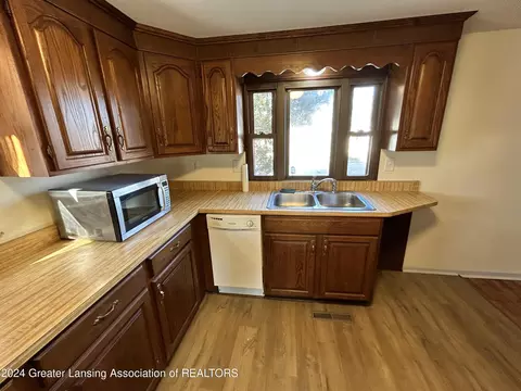 Kitchen - 403 W 3rd St, Charlotte, MI 48813 photo 5 of 5