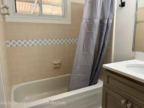 Bath - 403 W 3rd St, Charlotte, MI 48813 photo 1 of 1