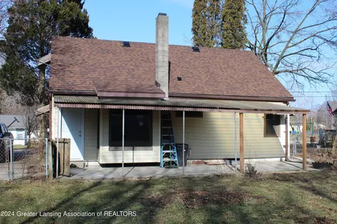 Exterior - 403 W 3rd St, Charlotte, MI 48813 photo 5 of 7