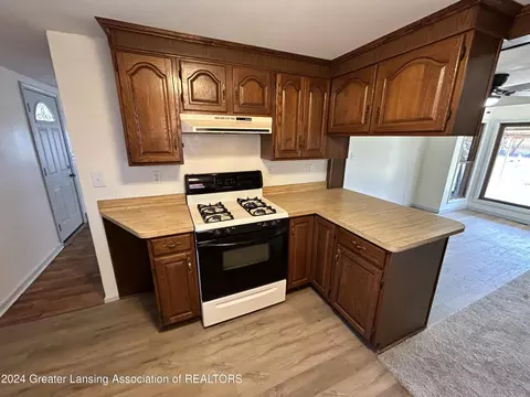 Kitchen - 403 W 3rd St, Charlotte, MI 48813 photo 4 of 5