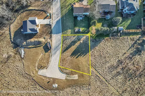205 Stratford Dr, Mason, MI 48854