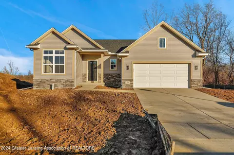 204 Stratford Dr, Mason, MI 48854