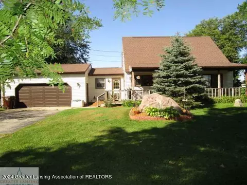 10587 N Hartel Rd, Grand Ledge, MI 48837