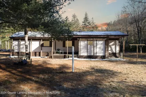21341 Hoxeyville Rd, Wellston, MI 49689