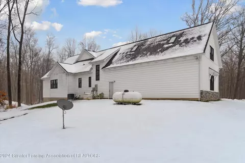 Exterior - 4401 W Lansing Rd, Perry, MI 48872 photo 11 of 24