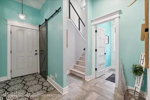Entry Way - 4401 W Lansing Rd, Perry, MI 48872 photo 4 of 4
