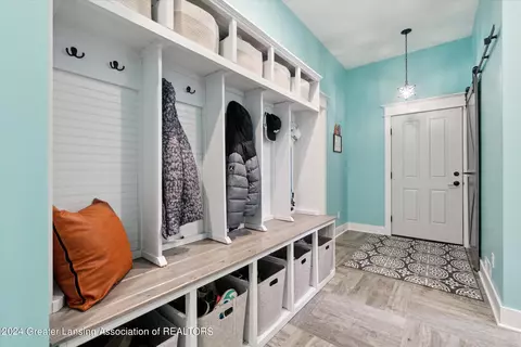 Entry Way - 4401 W Lansing Rd, Perry, MI 48872 photo 3 of 4