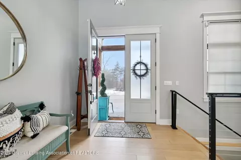 Entry Way - 4401 W Lansing Rd, Perry, MI 48872 photo 1 of 4