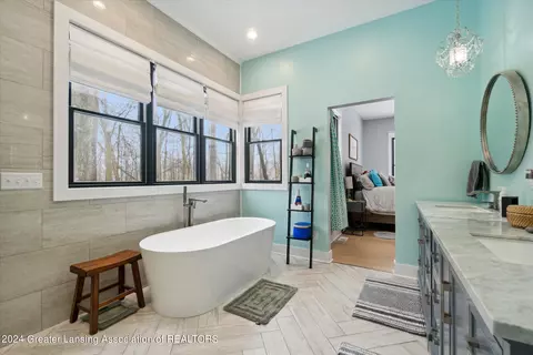 Bath - 4401 W Lansing Rd, Perry, MI 48872 photo 2 of 7
