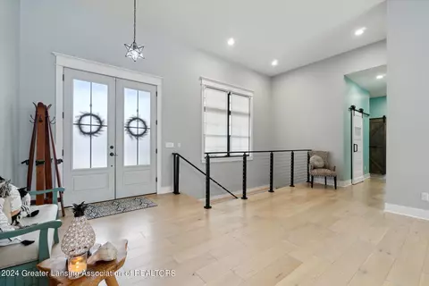 Entry Way - 4401 W Lansing Rd, Perry, MI 48872 photo 2 of 4