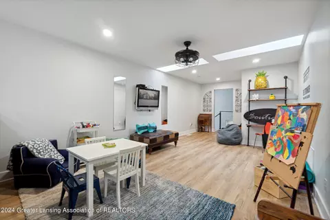 Living - 4401 W Lansing Rd, Perry, MI 48872 photo 1 of 2