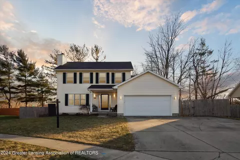 5211 Otter Dr, Lansing, MI 48917