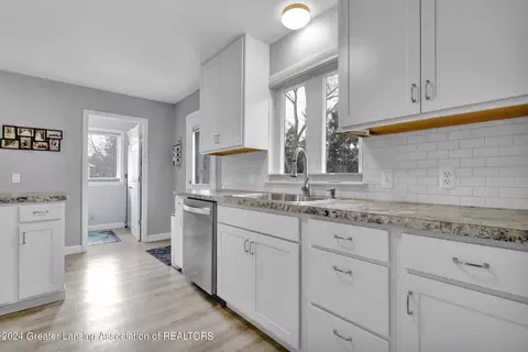 Kitchen - 5417 Marsh Rd, Haslett, MI 48840 photo 2 of 5