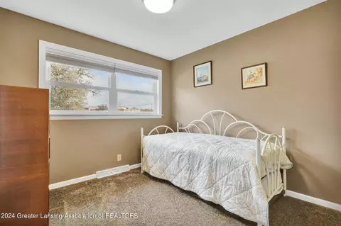 Bedroom - 5417 Marsh Rd, Haslett, MI 48840 photo 3 of 6