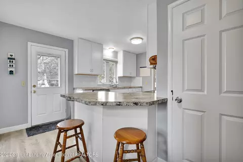 Kitchen - 5417 Marsh Rd, Haslett, MI 48840 photo 5 of 5