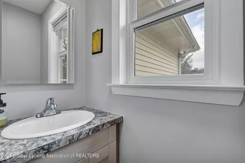 Bath - 5417 Marsh Rd, Haslett, MI 48840 photo 2 of 2