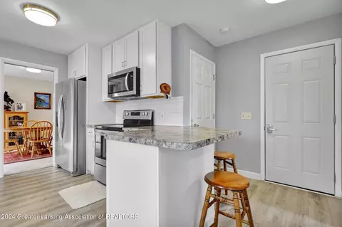 Kitchen - 5417 Marsh Rd, Haslett, MI 48840 photo 4 of 5