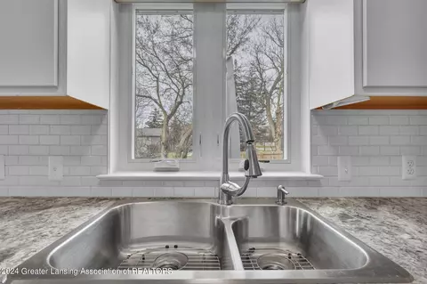 Kitchen - 5417 Marsh Rd, Haslett, MI 48840 photo 3 of 5