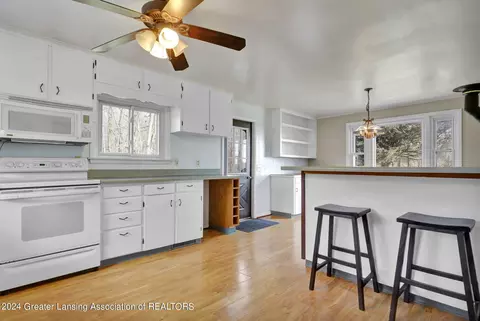 Kitchen - 811 E Holt Rd, Williamston, MI 48895 photo 2 of 3