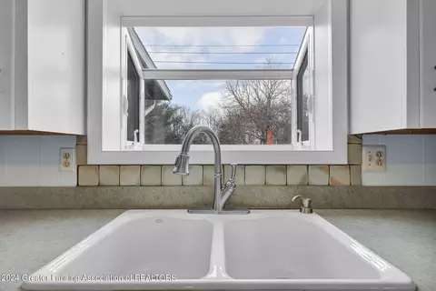 Bath - 811 E Holt Rd, Williamston, MI 48895 photo 1 of 2